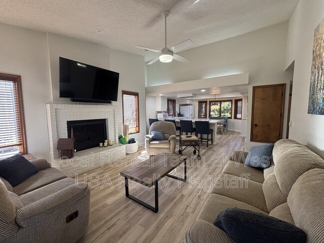 Foto del edificio - 2340 N Plateau Dr