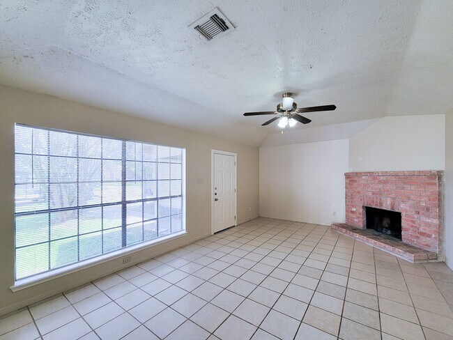 Building Photo - NICE 3 BEDROOM 2 BATH DUPLEX IN CYPRESS AREA