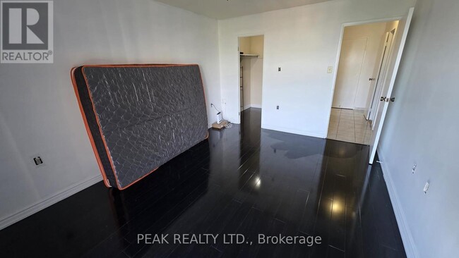 Building Photo - 18 Knightsbridge Rd