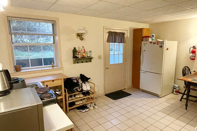 kitchen/dining - 31 Triangle Dr