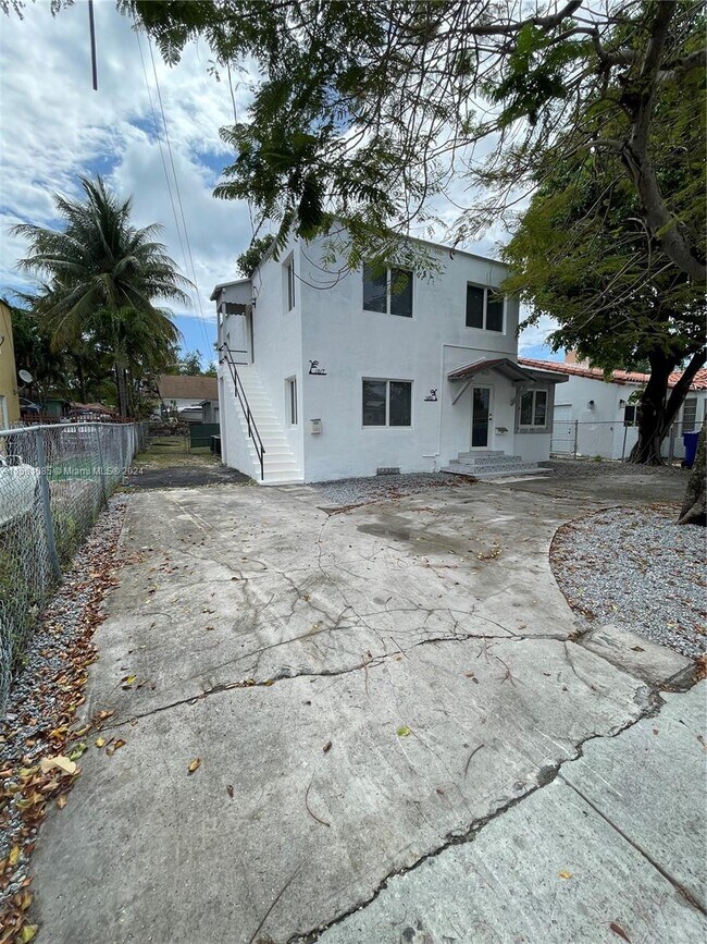 Building Photo - 1021 SW 12th Ave