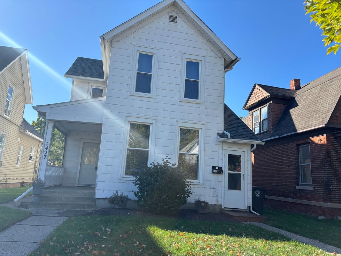 Primary Photo - 1427 Wall St