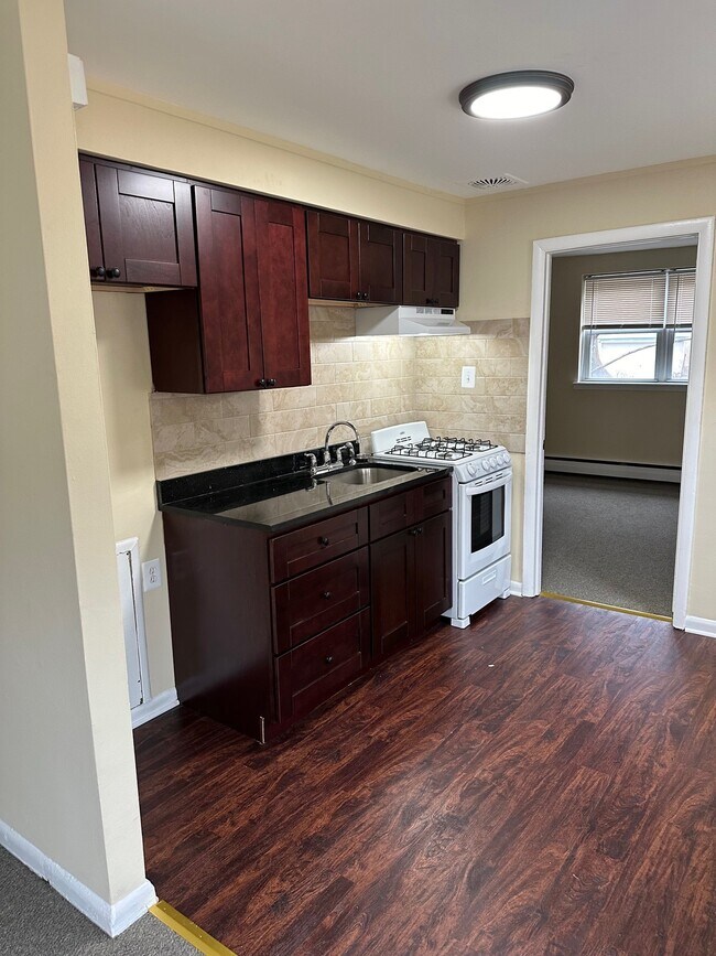 Building Photo - 115 Devereaux Ave