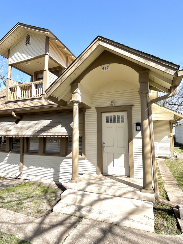 Front Door - 917 N 3rd St