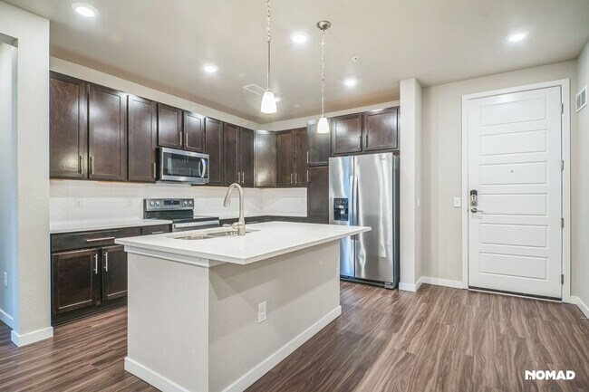 Foto del edificio - Charming 2BR Condo in Littleton
