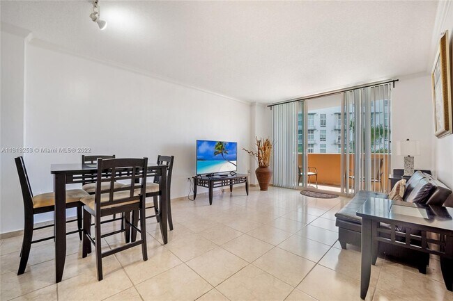Foto del edificio - 2000 N Bayshore Dr