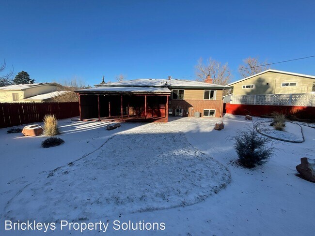 Building Photo - 3 br, 2.5 bath House - 2515 Centre Cir
