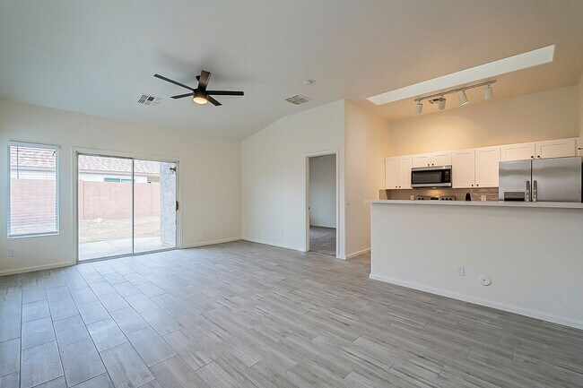 Building Photo - Great home in gated community!