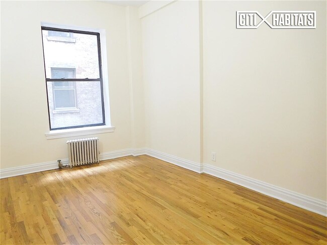 Building Photo - 355 W 85th St