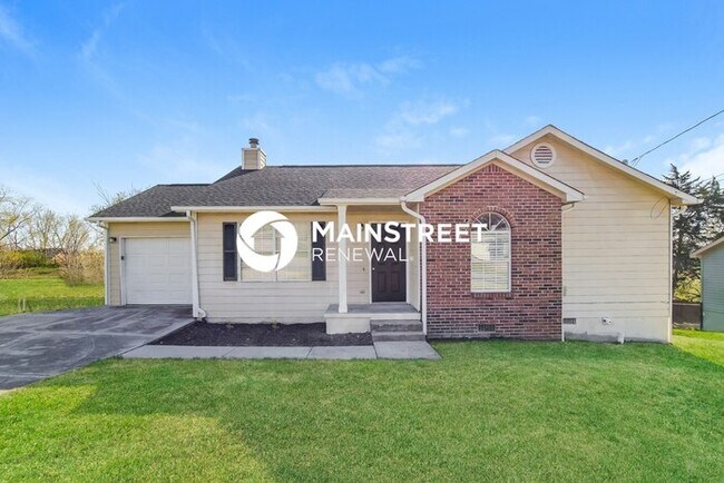 Building Photo - 3 Bedroom Pet-Friendly Home in KNOXVILLE, TN with Main Street Renewal