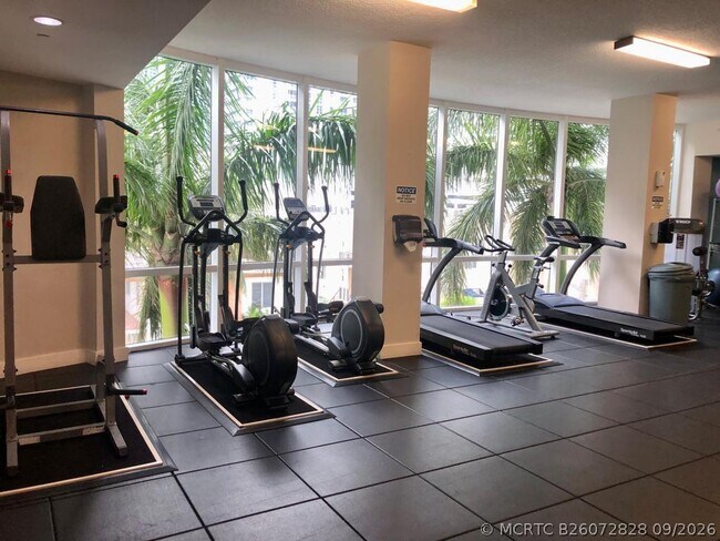 Foto del edificio - 601 NE 23rd St