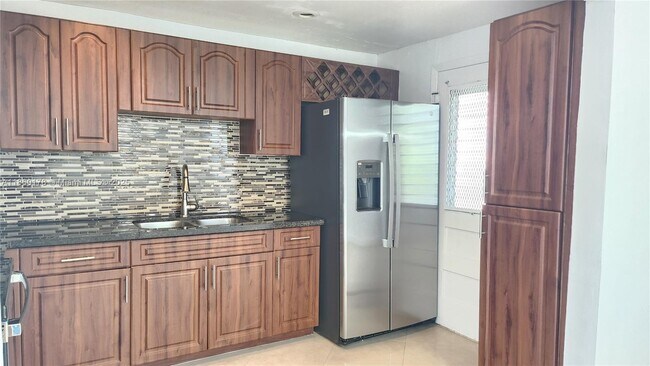 Foto del edificio - 1475 NE 125th Terrace