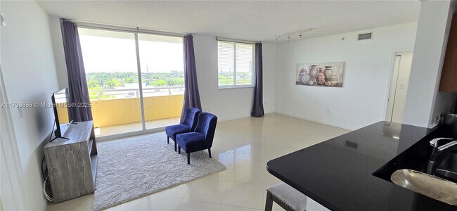 Foto del edificio - 2775 NE 187th St