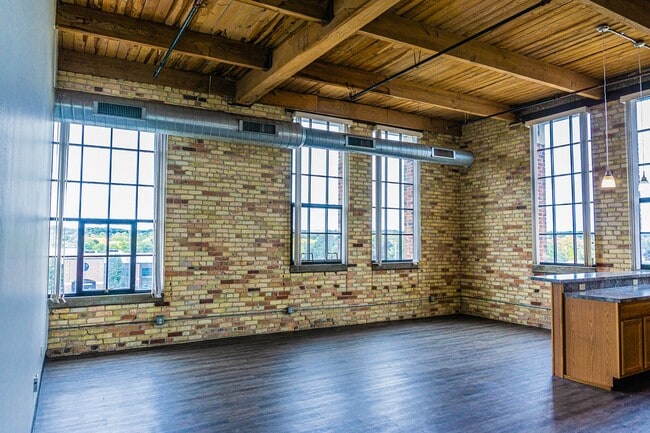 Foto del edificio - Off Broadway Apartments - Price Per Bedroom