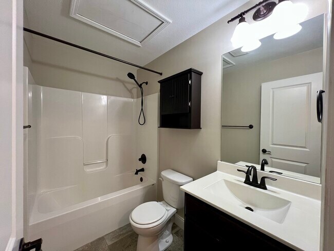 Foto del edificio - 802 Sedgegrass Dr