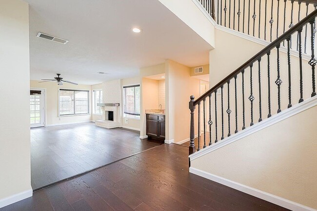 Foto del edificio - 2039 Shorewood Ln