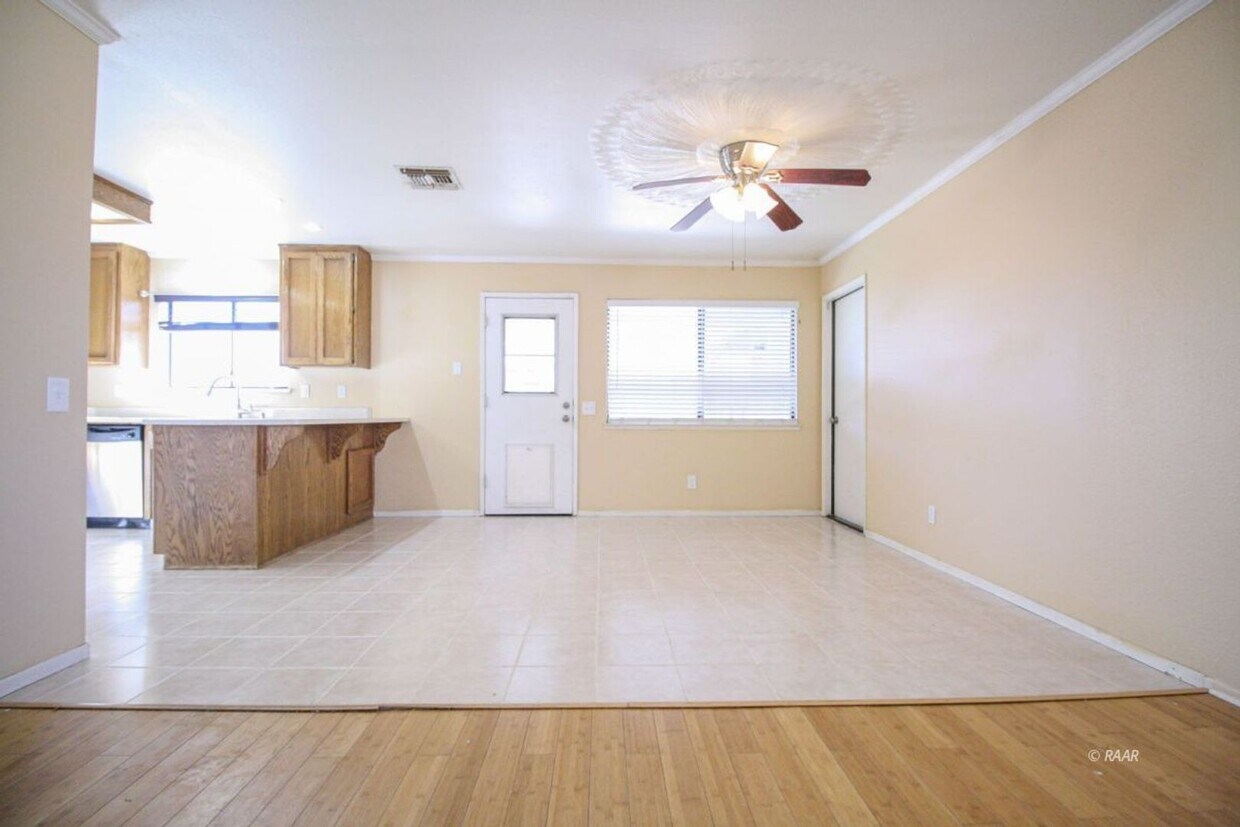 Foto del edificio - 3 bed, 2 bath home available for rent 8/6/25!