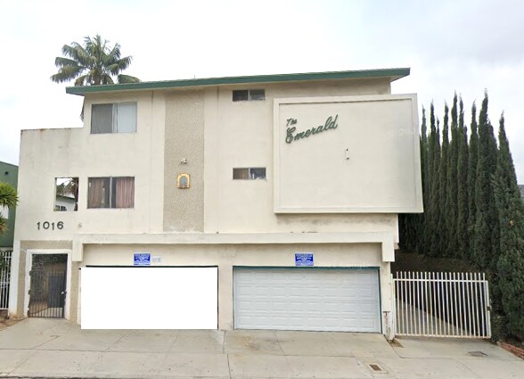 Great complex in the City of Inglewood! - 1016 N Market St