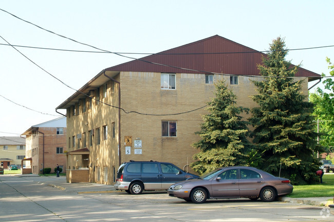 Building Photo - Kingston Manor Apartments