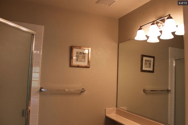 Foto del edificio - 5873 Lake Crowley Pl