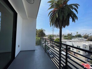 Building Photo - 14612 Calvert St