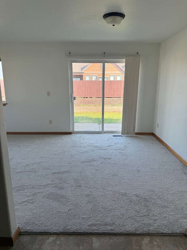 Foto del edificio - "Charming 3-Bedroom Home with Spacious Layout FOR SALE in Tioga, ND!"