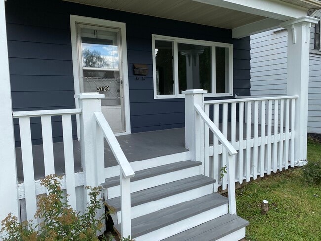 Building Photo - 3728 W 4th St