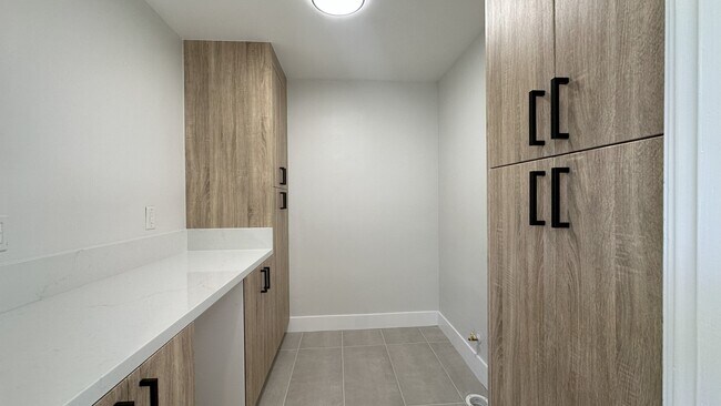 Foto del edificio - 23012 Gilmore St
