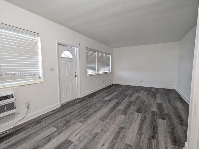 Building Photo - 7805 Crespi Blvd