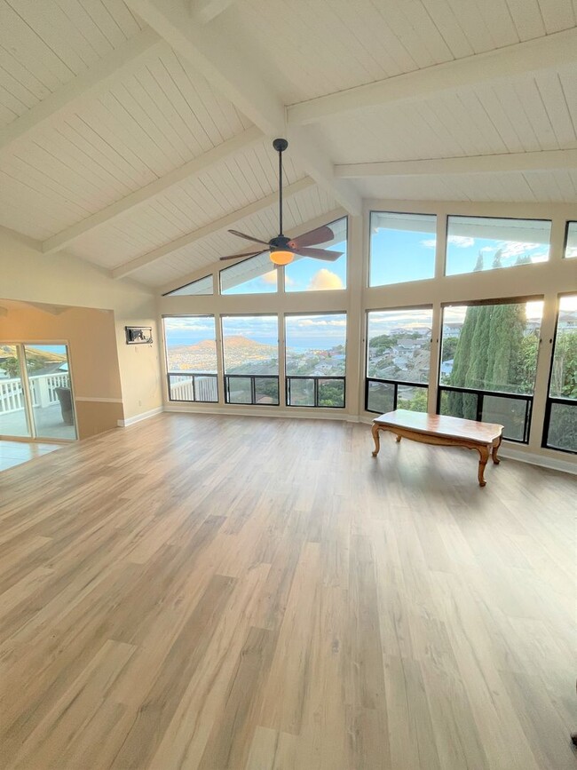 Building Photo - 4 Bed 3.5 Bath 2 Car Garage Home in Marine...