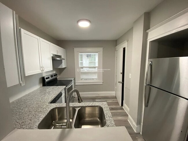 Building Photo - 3743 Flora Ave