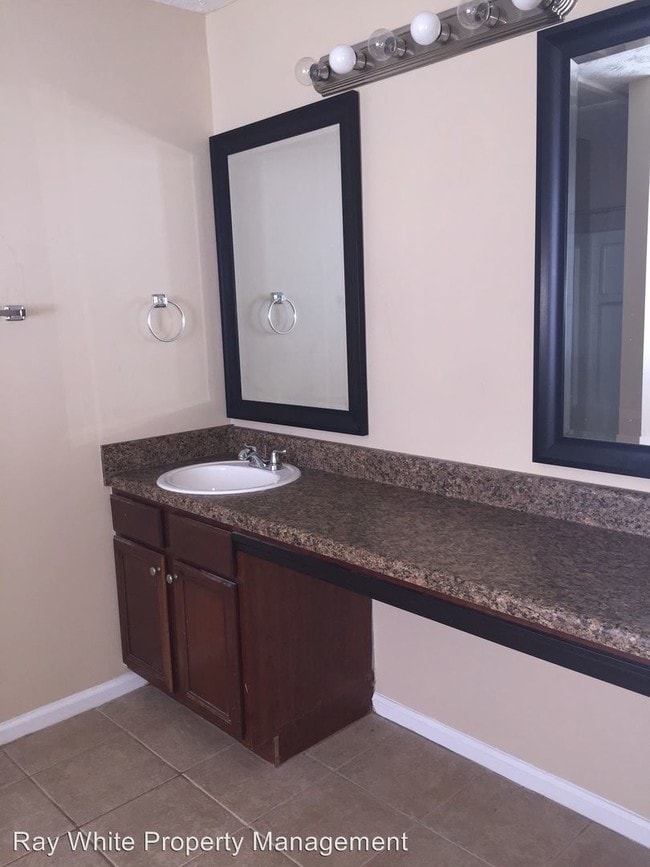 Building Photo - 2919 Cedar Trace Dr