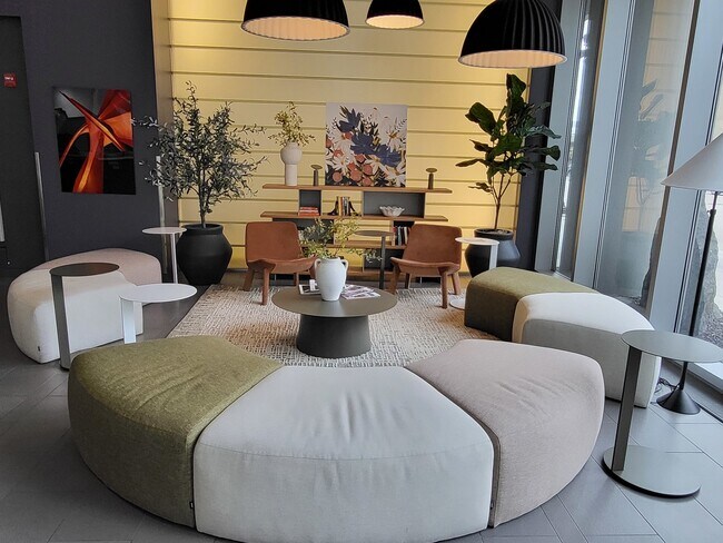 Foto del edificio - 235 W Van Buren St