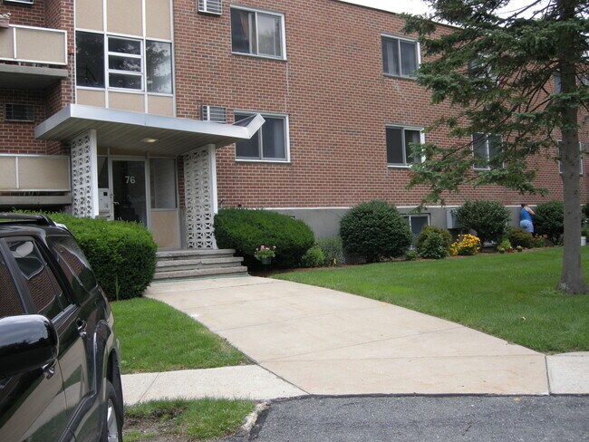Foto del edificio - 76 Lionel Ave