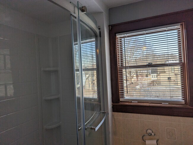 Bathroom - 22 Weymouth St
