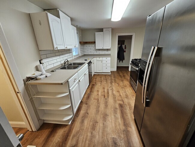 Foto del edificio - 2481 Professor St