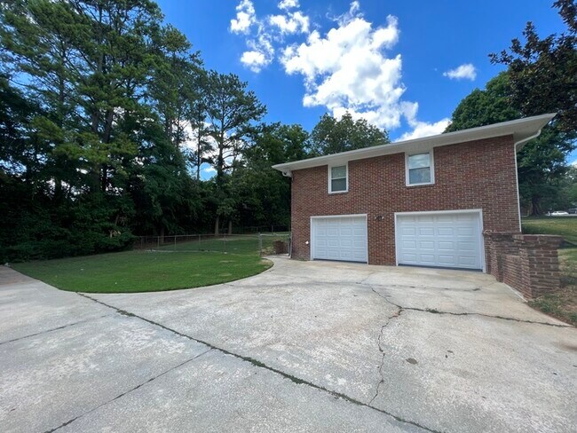 Foto del edificio - 713 Killarney Dr NW Huntsville, AL 35816
