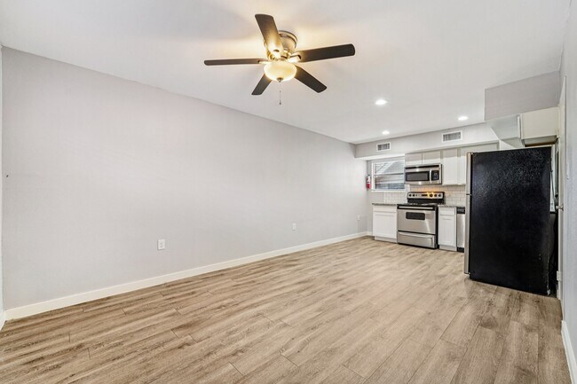 Building Photo - 2807 Beauchamp St