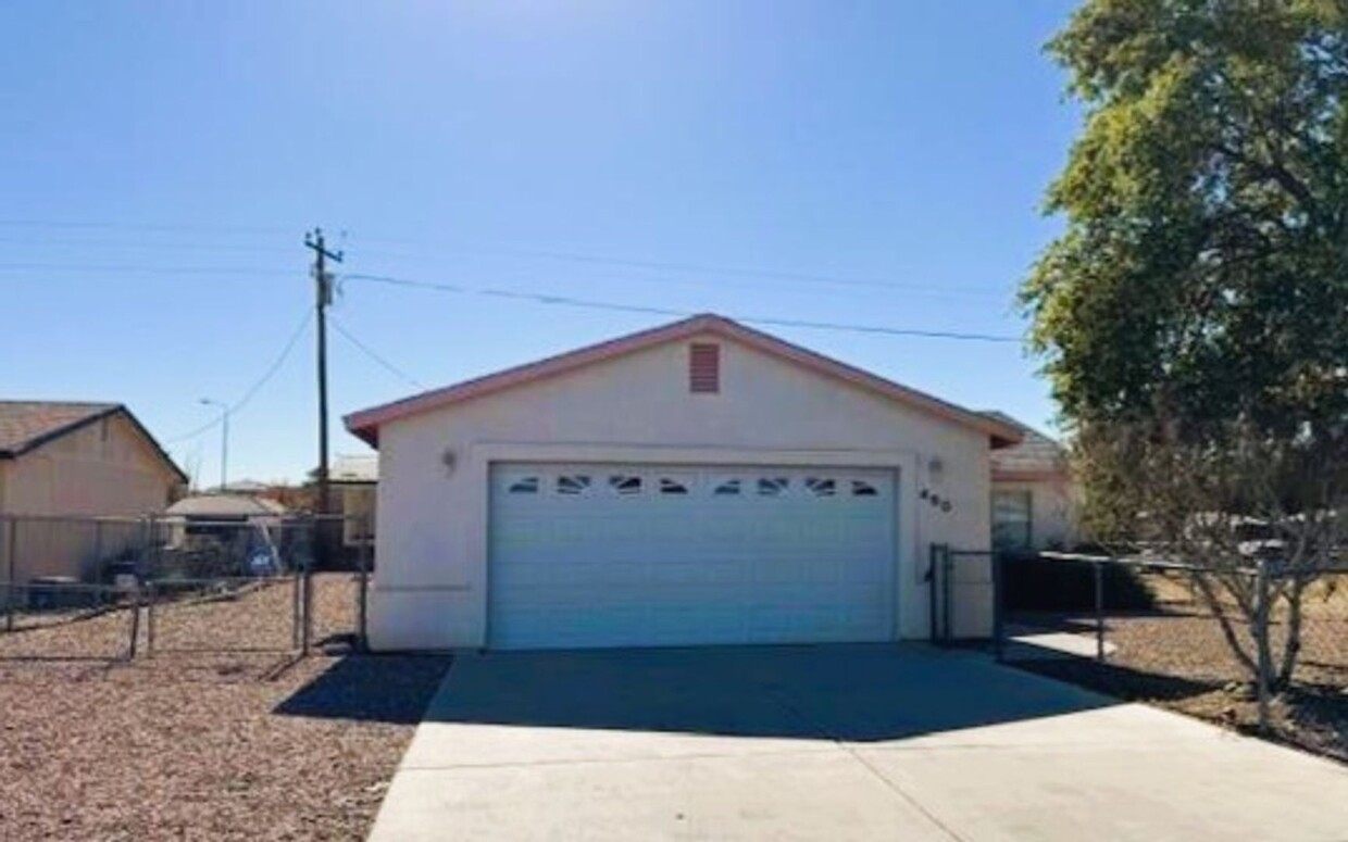 Foto principal - 3 Bedroom Home in Bullhead City