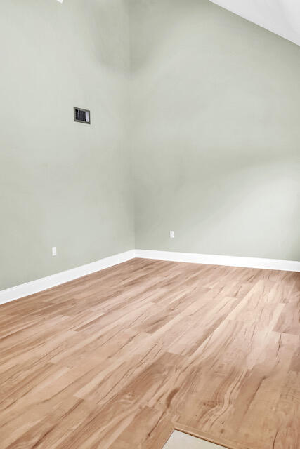 Foto del edificio - 310 Cedar Ave N