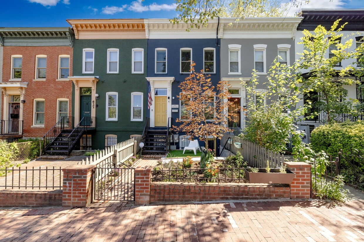 Primary Photo - 619 10th Street NE