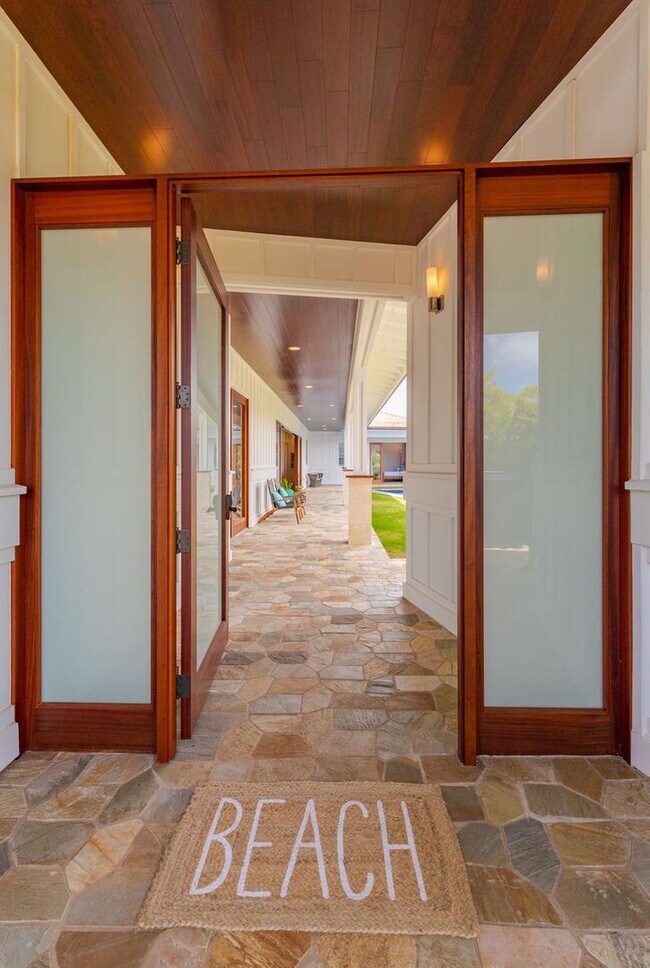 Foto del edificio - Beautiful Private Home w/Pool, Yard & AC - Walk to the Beach