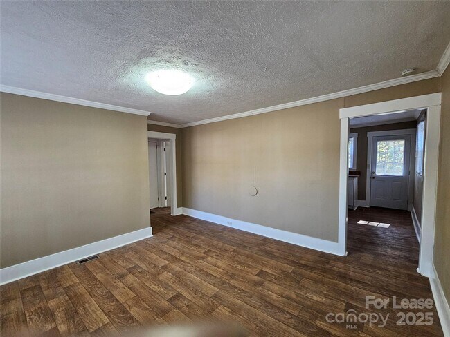 Foto del edificio - 69 Grattan Dr NE