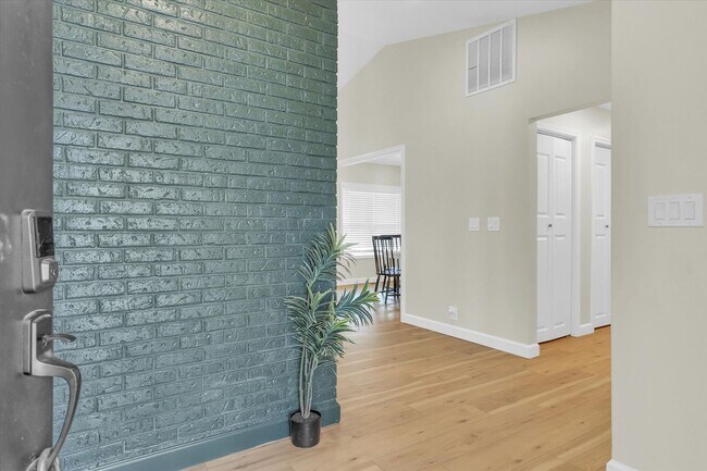 Foto del edificio - 4011 Danbury Dr
