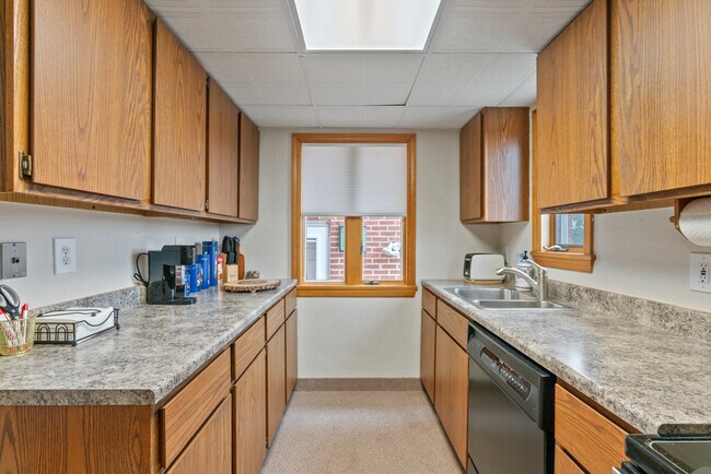 Foto del edificio - 802 Dunster St