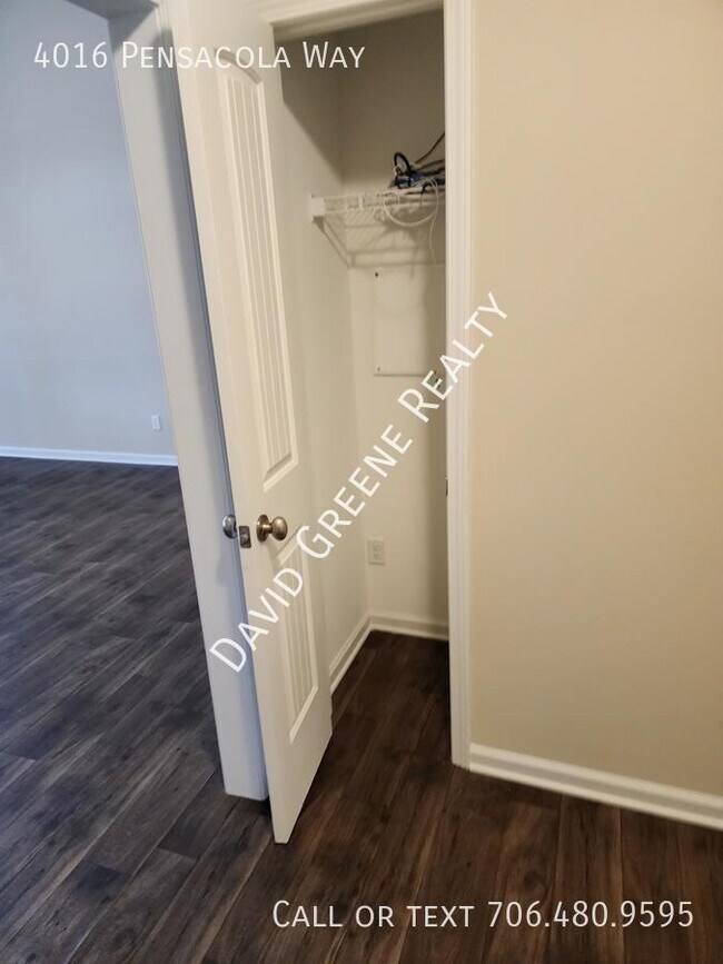 Foto del edificio - 4016 Pensacola Way
