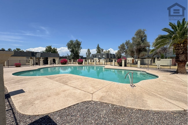 Foto del edificio - 3Bed/2Bath 2-Story Townhouse at N 35th Ave/Northern Ave! Move-In Ready on 08/27/2026!