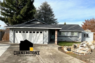 Building Photo - 734 Hemlock Ct