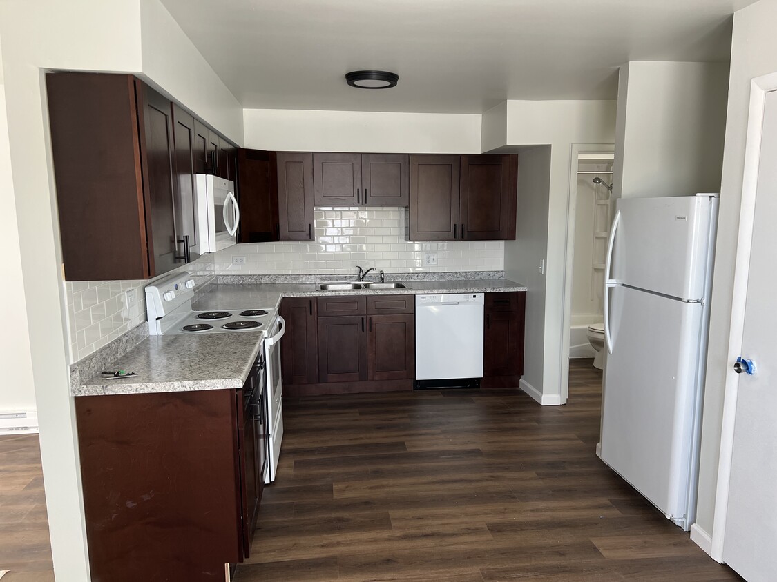 Brand new kitchen with dishwasher - 374 Lynn Dr