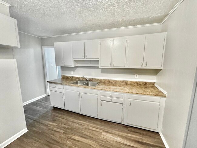 Building Photo - 3449 Hallbrook St